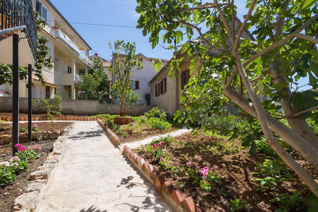 Apartments Vica Шибеник Экстерьер фото